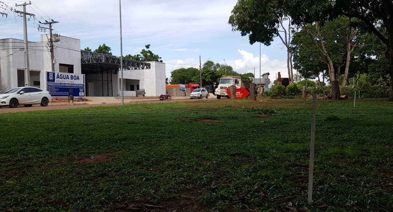 Prefeitura de Água Boa inicia construção de novo estacionamento no centro da cidade; VÍDEO