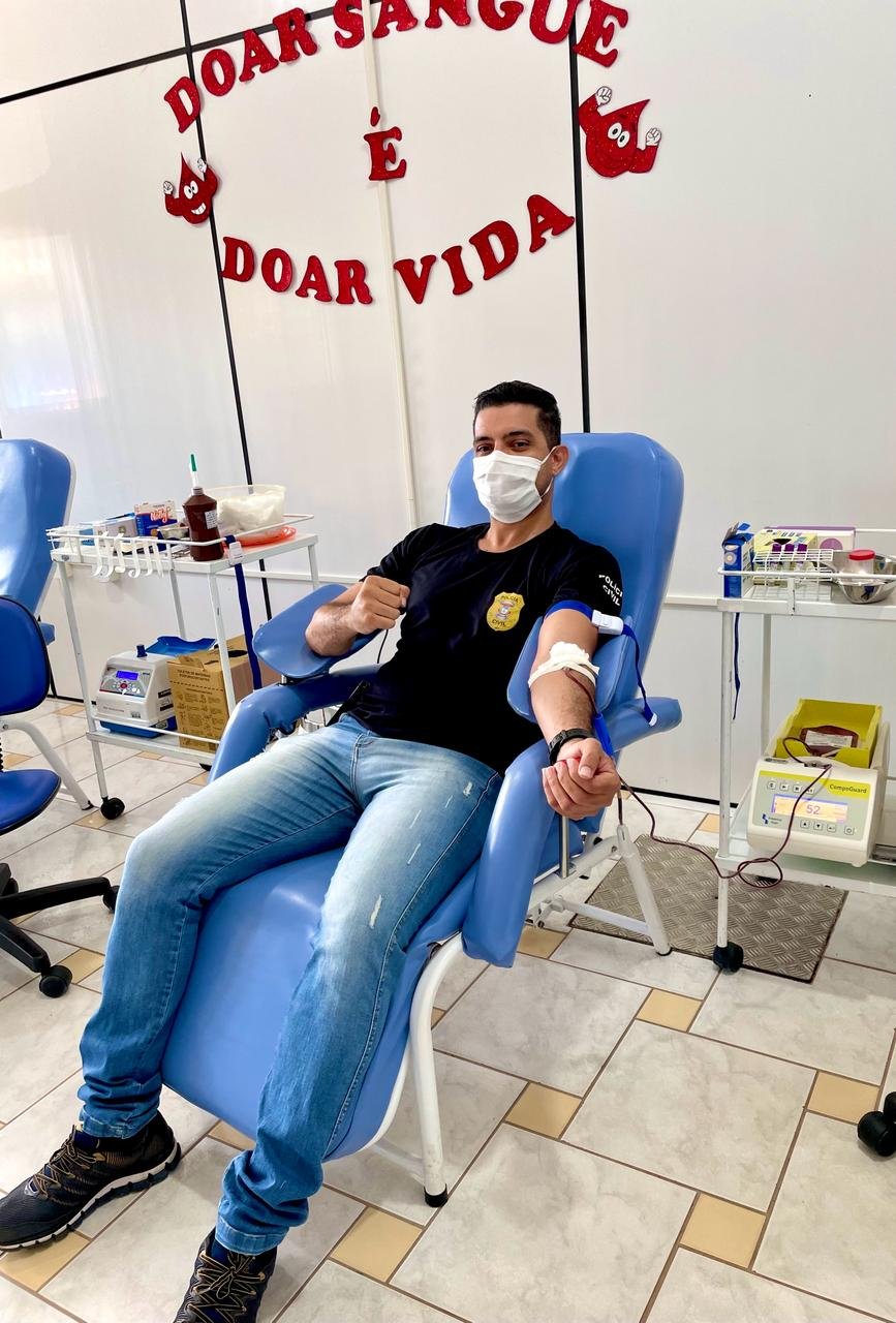 Policiais civis doam sangue: UCT necessita de todos os tipos de sangue