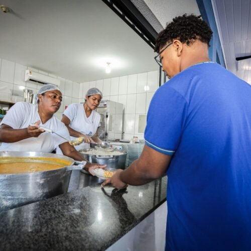 Produtores familiares são priorizados no fornecimento de peixe para a alimentação escolar da rede estadual