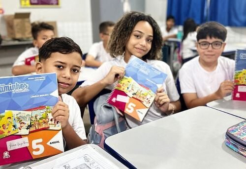 Prefeitura de Água Boa investe mais de R$ 1,6 milhão em material apostilado para alunos da rede municipal