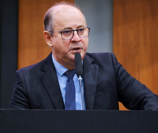 Dr. Eugênio cobra ministro dos Transportes sobre asfalto na BR-158