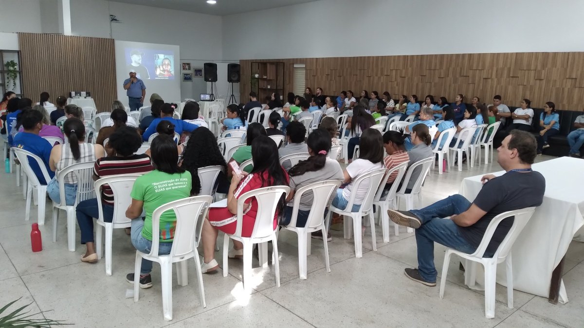 Assistência Social de Água Boa realiza palestra com o escritor e inspirador Fabrício Burjack